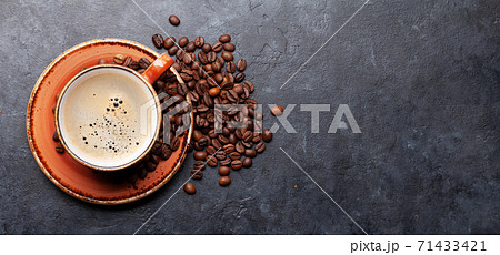 Espresso coffee and roasted beans 71433421