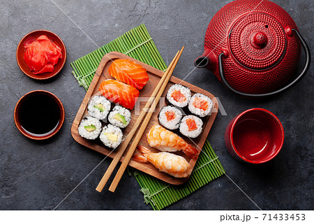 Japanese sushi set 71433453