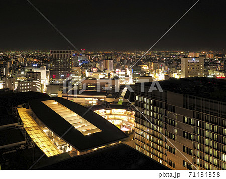 ラゾーナ川崎プラザ～川崎駅周辺～川崎区～東京湾 眺望 夜景 / Kawasaki at night 71434358