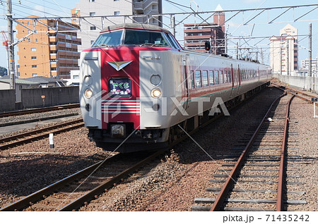 Jr西日本 特急やくも号 381系電車 ゆったりやくも 松江駅の写真素材 71435242 Pixta