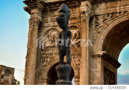 strange sculpture near the Arch of Constantine. Rome, Italy 71436659
