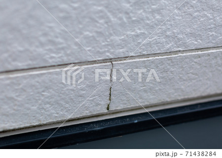 ベランダの亀裂　クロック 71438284