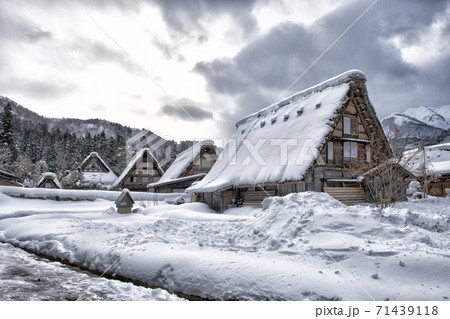 雪の白川郷 71439118