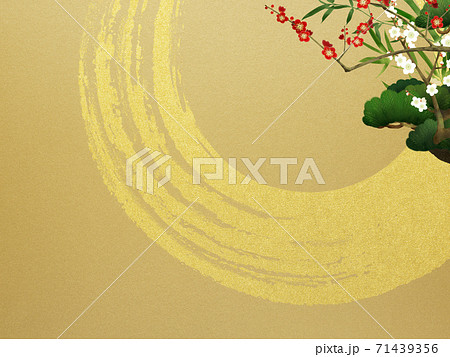 松竹梅と金箔の和風な背景 - 複数のバリエーションがあります 71439356