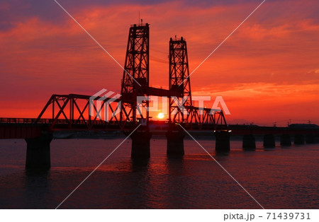 昇開橋の夕景 71439731