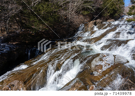 栃木県日光市　竜頭の滝　（12月）　上流 71439978