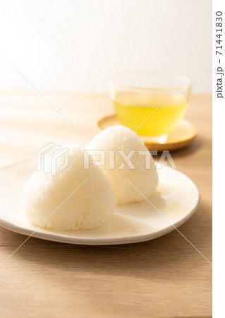 おにぎり 71441830