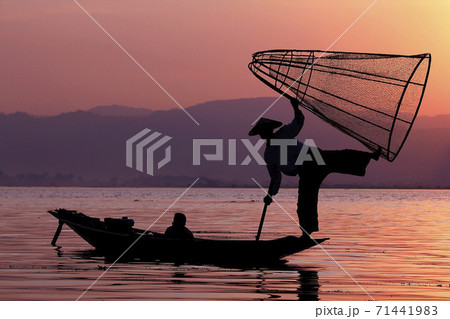 Fisherman silhouette in the middle of Inle Lake 71441983