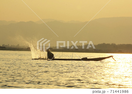 Fisherman silhouette in the middle of Inle Lake 71441986