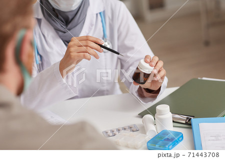 Doctor prescribing medicine 71443708