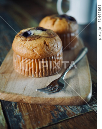 マフィン ケーキ 食べ物 71445861
