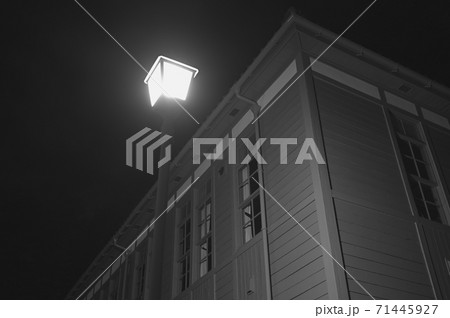 あがたの森公園(旧松本高校本館)モノクロ あがたの森公園(旧松本高校本館)モノクロ 71445927