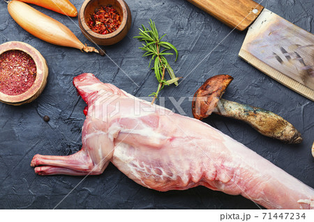 Raw whole rabbit 71447234