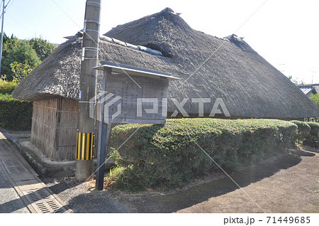 茅葺き屋根 71449685