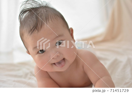 6ヶ月の赤ちゃんの写真素材 6ヶ月の赤ちゃんの写真素材