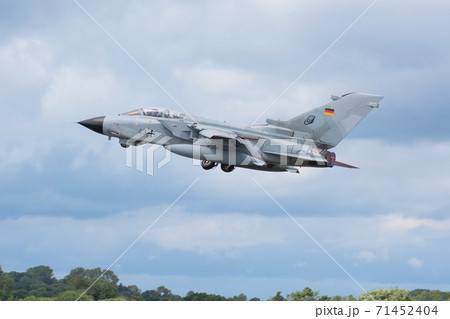 ドイツ空軍トーネードIDS離陸 71452404