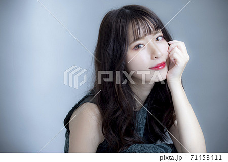 女性　ビューティー　ヘアケア　 71453411