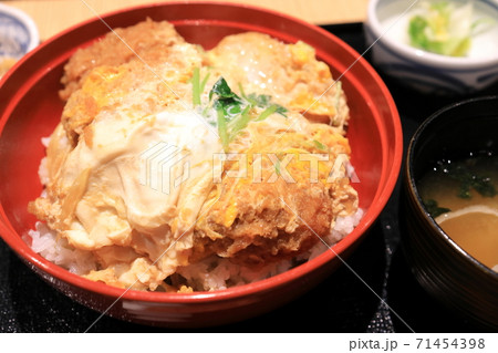 美味しいカツ丼の写真素材