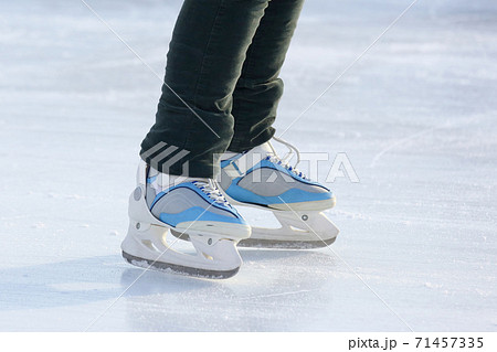 foot ice-skating person on the ice rink 71457335