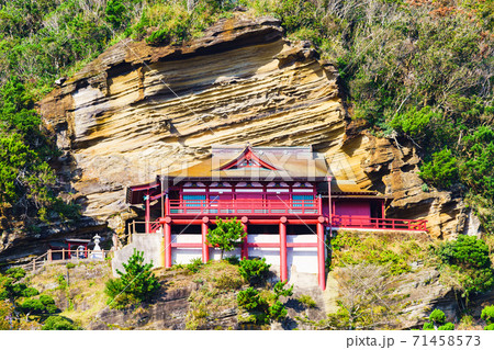 崖観音　【館山の観光名所】（＊被写体の敷地外から外観を撮影しています） 71458573