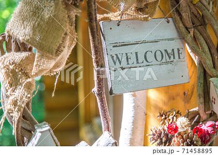 営業中の看板　Open 71458895