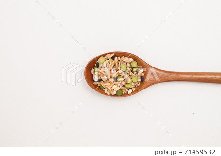 Wooden spoon with Miscellaneous grains Wooden spoon with Miscellaneous grains 71459532