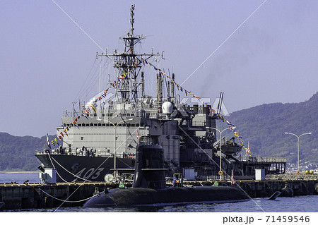 ちはや型潜水艦救難艦と潜水艦 広島県呉市 ちはや型潜水艦救難艦と潜水艦 広島県呉市 71459546