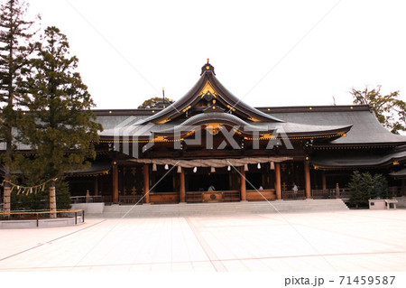 寒川神社拝殿 71459587