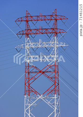 送電用赤白鉄塔の写真素材 [71461215] - PIXTA