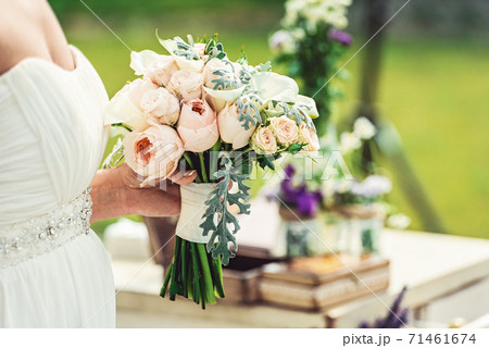 wedding bouquet of white and biege roses wedding bouquet of white and biege roses 71461674