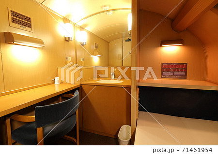 夜行列車サンライズエクスプレスのシングルデラックス室内 71461954