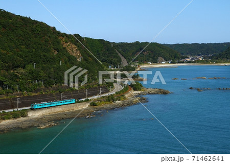 玉の浦を行くきのくに線105系 玉の浦を行くきのくに線105系 71462641