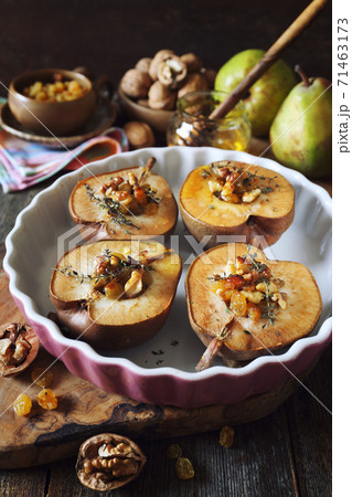 Baked pears with raisins, walnuts and honey 71463173