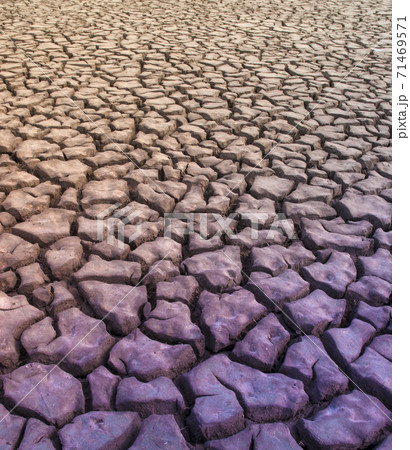 Dry soil 71469571