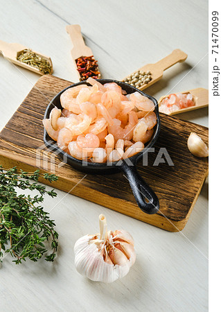 Frozen shrimps in frying pan Frozen shrimps in frying pan 71470099