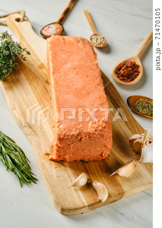 Raw pieces of salmon pressed in briquette 71470105