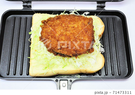 メンチカツのホットサンド メンチカツのホットサンド 71473311
