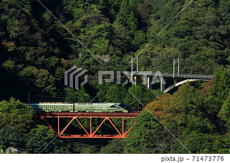 中央線を行くトランスイート四季島 71473776