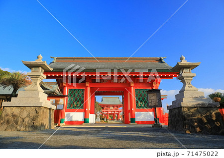 【宮崎県】晴天下の鵜戸神宮（神門） 71475022