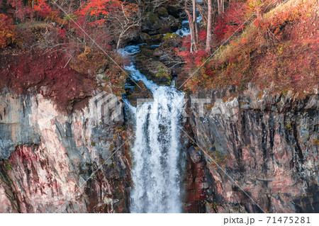 【華厳の滝の紅葉をズーム撮影】 【華厳の滝の紅葉をズーム撮影】 71475281