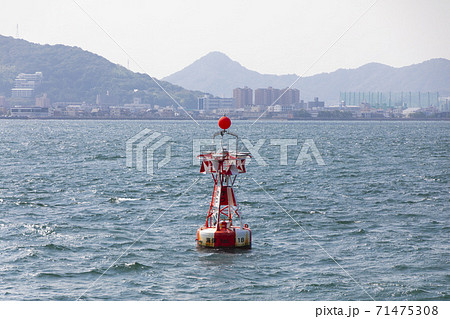 海上のブイ 71475308