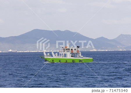 瀬戸内海の小さなフェリー 71475340