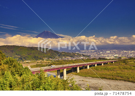 富士川SA下り線からの風景 富士山 秋 富士川SA下り線からの風景 富士山 秋 71478754