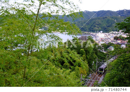 伊豆多賀 JR E233系 普通列車 ( 静岡県 熱海市 上多賀 ) 伊豆多賀 JR E233系 普通列車 ( 静岡県 熱海市 上多賀 ) 71480744