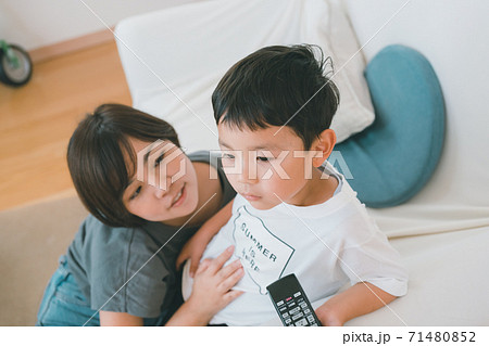 6 years old 71480852