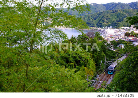 伊豆多賀　JR 251系 特急 スーパービュー踊り子 （ 静岡県 熱海市 上多賀 ） 71483309