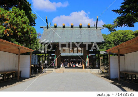 【宮崎県】晴天下の宮崎神宮　神門 71483535