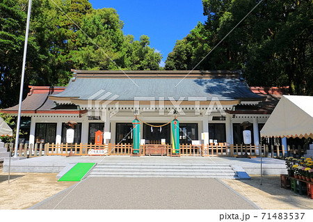 【宮崎県】晴天下の宮崎県護国神社　社務所 71483537