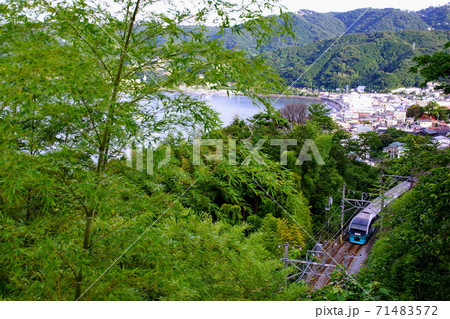 伊豆多賀 JR 251系 特急 スーパービュー踊り子 ( 静岡県 熱海市 上多賀 ) 伊豆多賀 JR 251系 特急 スーパービュー踊り子 ( 静岡県 熱海市 上多賀 ) 71483572