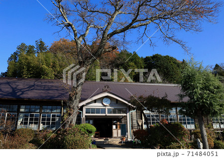 11月の旧上岡小学校 茨城県大子町 11月の旧上岡小学校 茨城県大子町 71484051